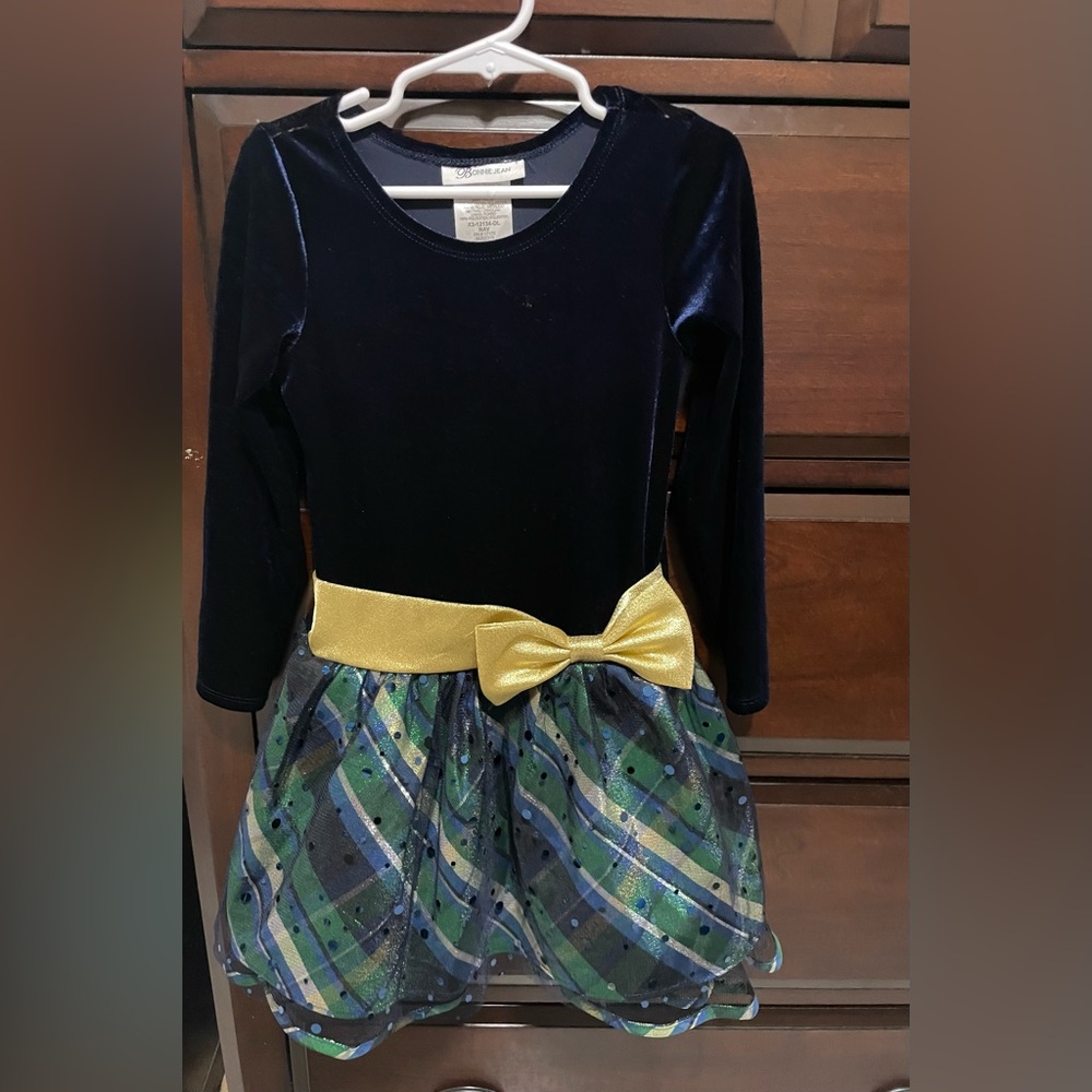 Girls plaid dress longsleeve. In excellent condition